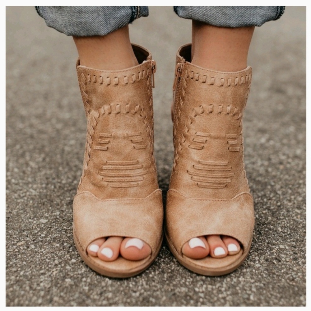 LAST 1💥TAN Woven Peep Toe Booties - Picture 4 of 8